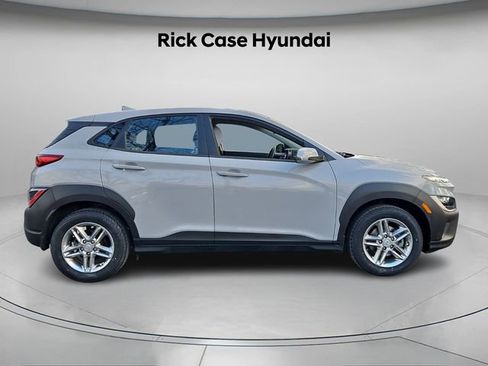 Used 2023 Hyundai Kona SE image 4