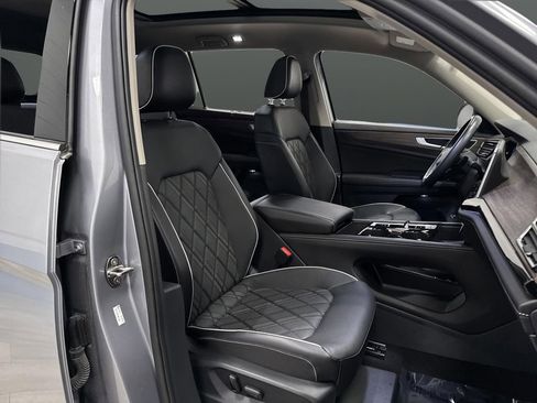 Certified 2024 Volkswagen Atlas SEL Premium R-Line image 32