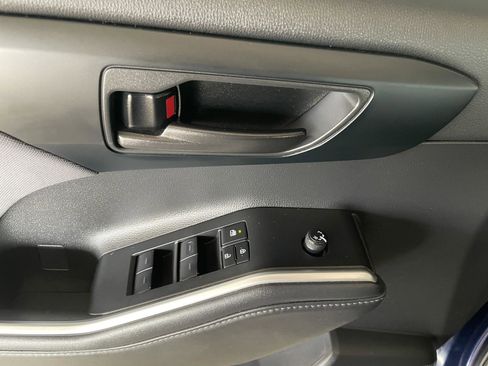 Used 2023 Toyota Highlander LE image 23