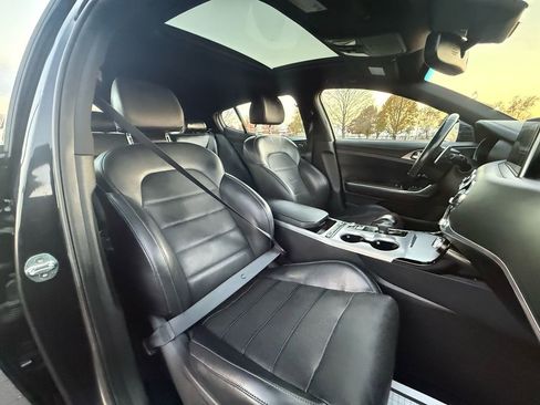 Used 2019 Kia Stinger GT2 image 24