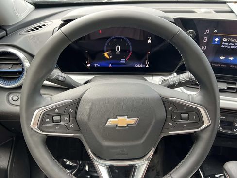 Used 2024 Chevrolet Trax LT w/ Driver Confidence Package FWD image 15
