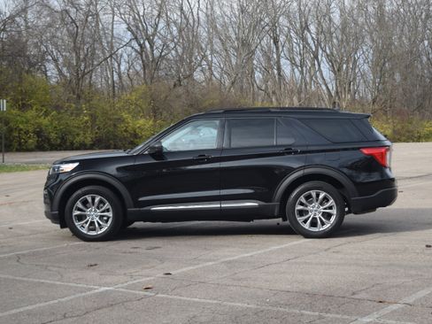 Used 2023 Ford Explorer XLT w/ Equipment Group 202A image 25