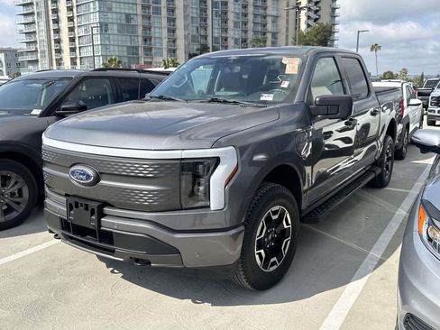 Used 2022 Ford F150 Lightning XLT AWD/4WD image 10