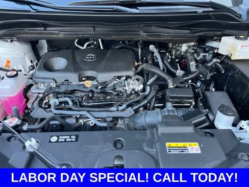 Used 2025 Toyota Sienna XLE FWD image 33