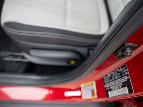 Certified 2022 Hyundai Venue SEL image 18