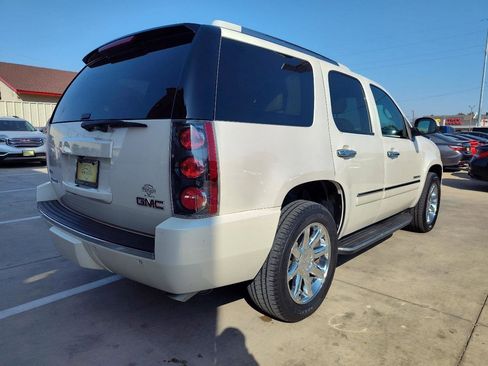 Used 2011 GMC Yukon Denali image 4