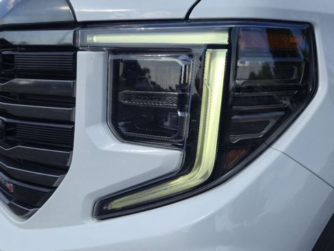 Used 2023 GMC Sierra 1500 AT4 w/ Technology Package AWD/4WD image 10