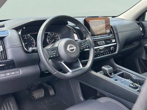 Used 2025 Nissan Pathfinder SV AWD/4WD image 10