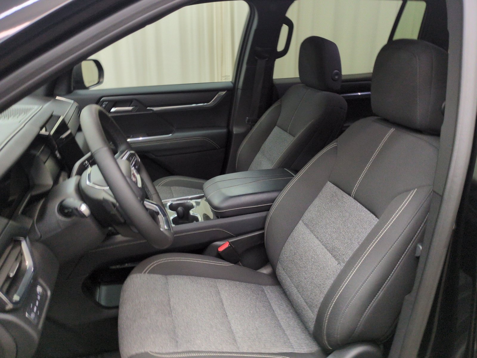 Used 2025 GMC Acadia Elevation AWD/4WD image 13