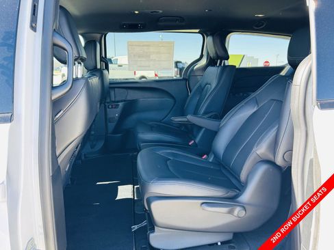 New 2026 Chrysler Pacifica Select w/ Quick Order Package 2EV image 28