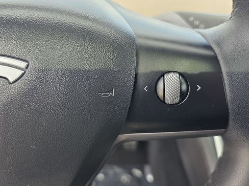 Used 2021 Tesla Model Y Long Range image 29