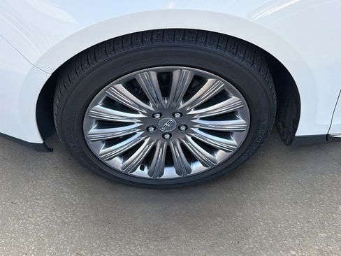 Used 2013 Lincoln MKS image 32