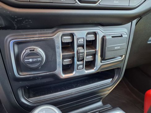 Used 2023 Jeep Gladiator Sport AWD/4WD image 17