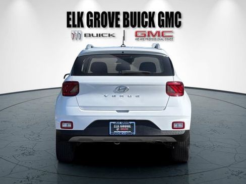 Used 2025 Hyundai Venue SEL FWD image 5