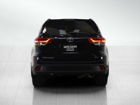 Used 2019 Toyota Highlander LE image 4