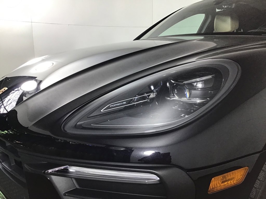 Certified 2023 Porsche Macan Turbo AWD/4WD image 15