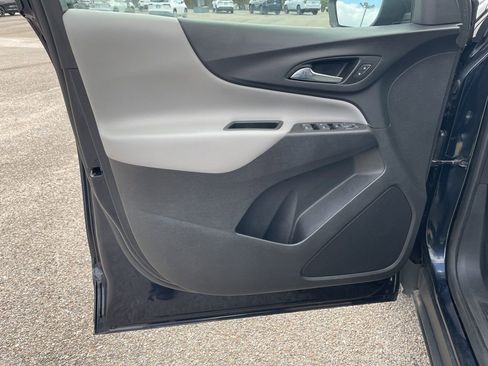 Used 2021 Chevrolet Equinox LS w/ LS Convenience Package image 12