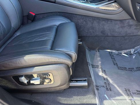 Used 2026 BMW X7 M60i image 23