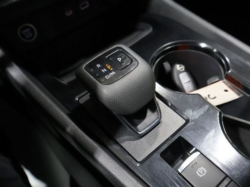 Used 2022 Nissan Rogue S image 29