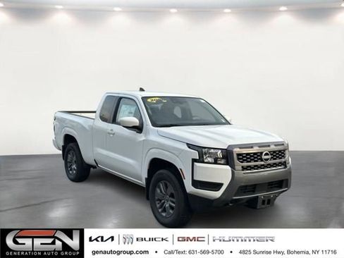 Used 2025 Nissan Frontier SV AWD/4WD image 1