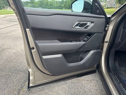 New 2026 Land Rover Range Rover Velar Dynamic SE image 10
