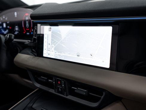 Certified 2025 Porsche Macan 4 Electric image 15