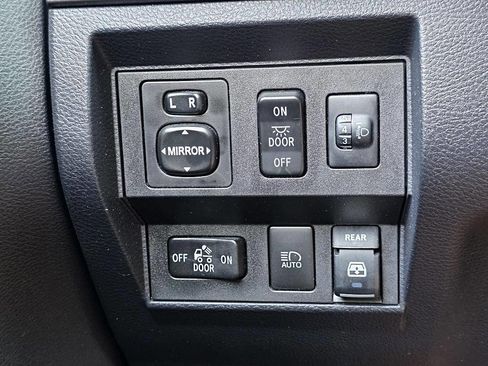 Used 2018 Toyota Tundra SR5 image 35