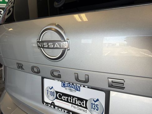 Used 2025 Nissan Rogue SV AWD/4WD image 8