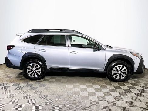 Used 2025 Subaru Outback Premium AWD/4WD image 8