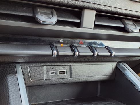 Used 2024 Chevrolet Colorado W/T w/ Technology Package image 8