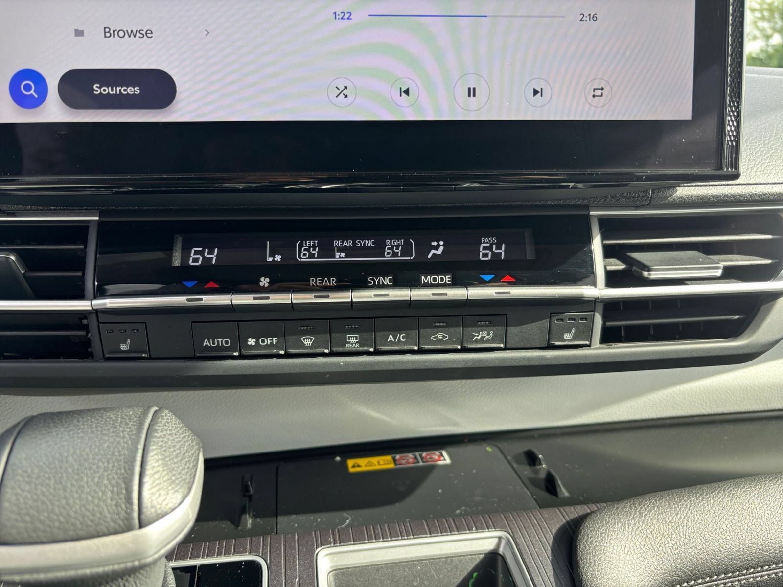 Used 2025 Toyota Sienna XLE FWD image 16