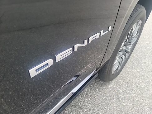 Used 2023 GMC Yukon Denali Ultimate AWD/4WD image 8