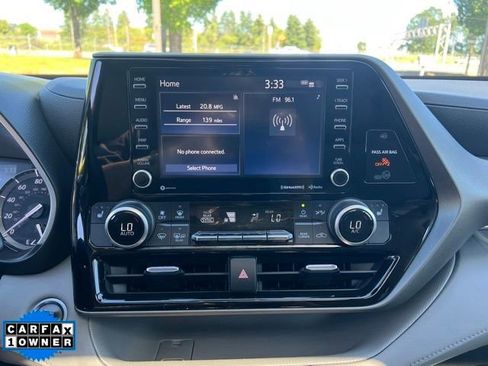 Used 2021 Toyota Highlander XLE AWD/4WD image 30