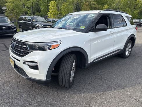 Used 2021 Ford Explorer XLT w/ Equipment Group 202A AWD/4WD image 1