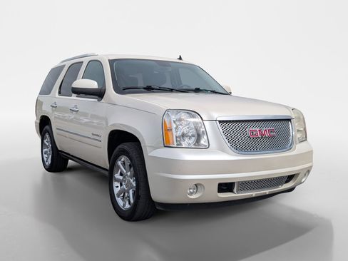 Used 2014 GMC Yukon Denali AWD/4WD image 2