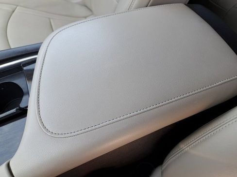 Used 2020 Buick Enclave Essence w/ Sound and Sites Package FWD image 16