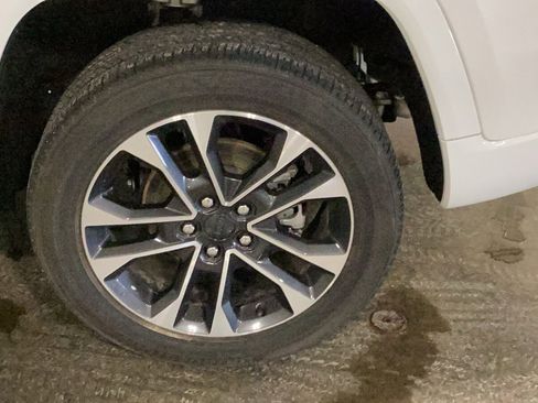 Used 2023 Jeep Grand Cherokee Overland w/ Luxury Tech Group IV image 7