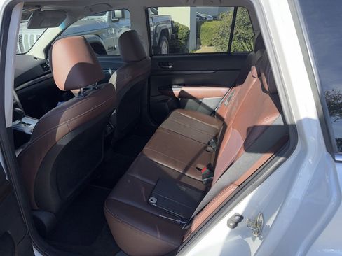 Used 2014 Subaru Outback 3.6R Limited image 4