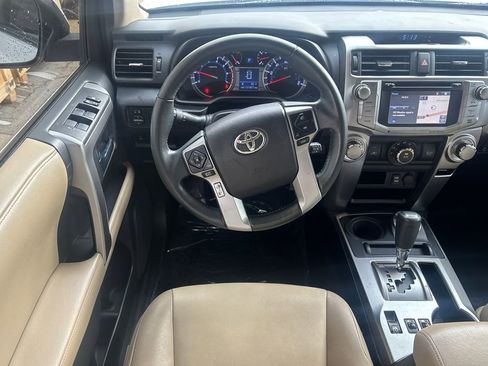 Used 2017 Toyota 4Runner SR5 Premium image 2