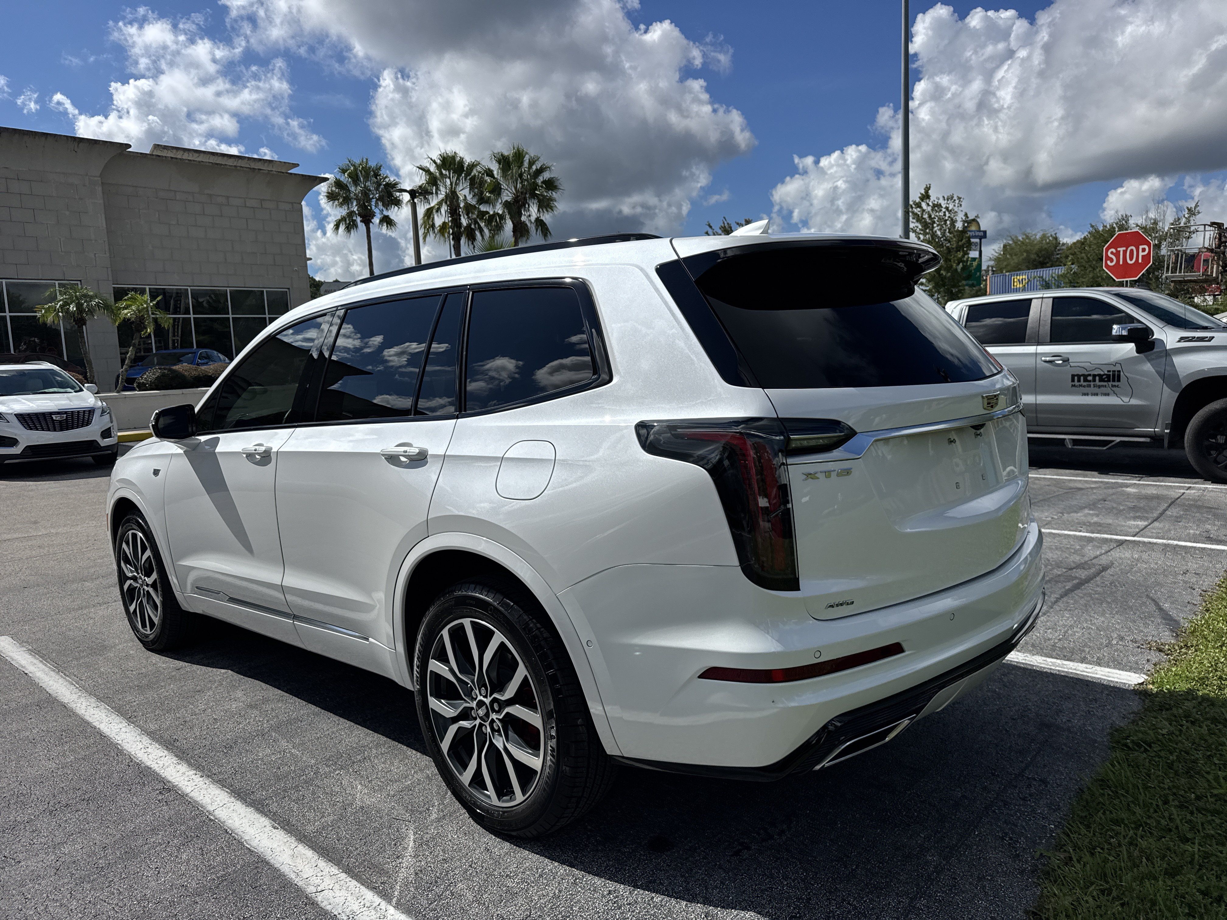 Used 2024 Cadillac XT6 Sport w/ Technology Package AWD/4WD image 2