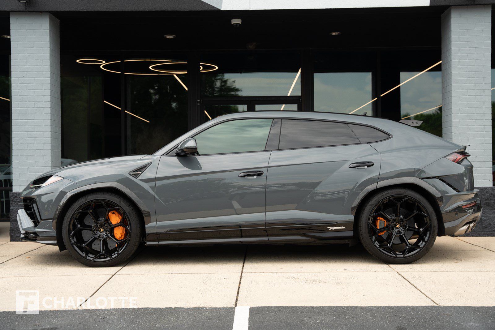 Used 2023 Lamborghini Urus Performante AWD/4WD image 1