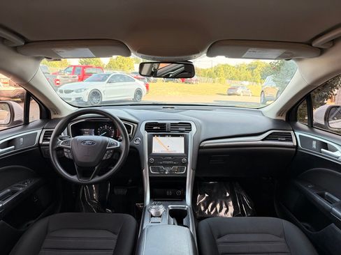 Used 2019 Ford Fusion SE FWD image 21