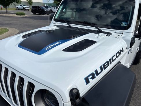 Used 2023 Jeep Wrangler Unlimited Rubicon 4xe w/ Safety Group AWD/4WD image 10
