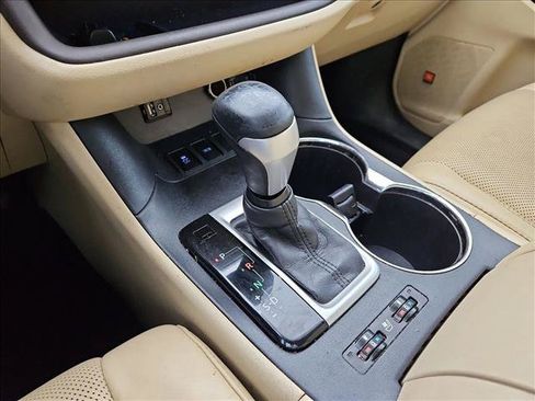 Used 2016 Toyota Highlander Limited FWD image 11