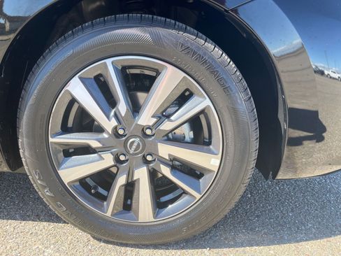 Used 2025 Nissan Versa SV image 28