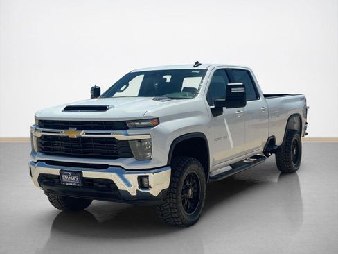 Used 2025 Chevrolet Silverado 2500 LT w/ Convenience Package AWD/4WD image 3