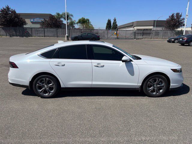 Used 2025 Honda Accord EX-L image 2