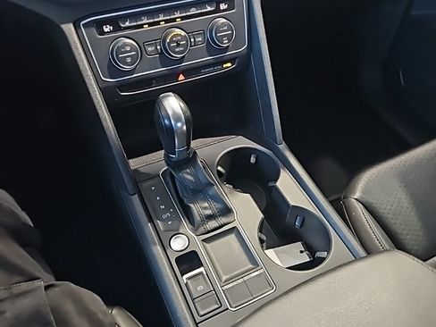 Used 2019 Volkswagen Atlas SE image 33