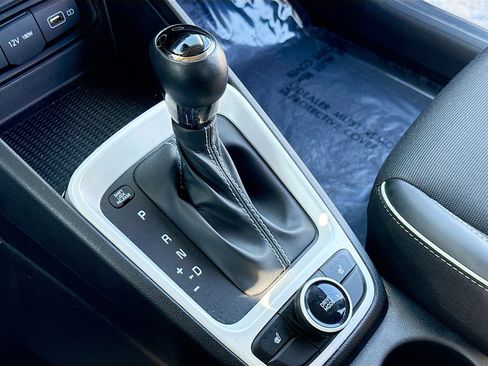 Certified 2022 Hyundai Venue Limited image 12