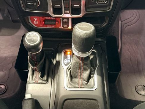 Used 2021 Jeep Gladiator Rubicon AWD/4WD image 17